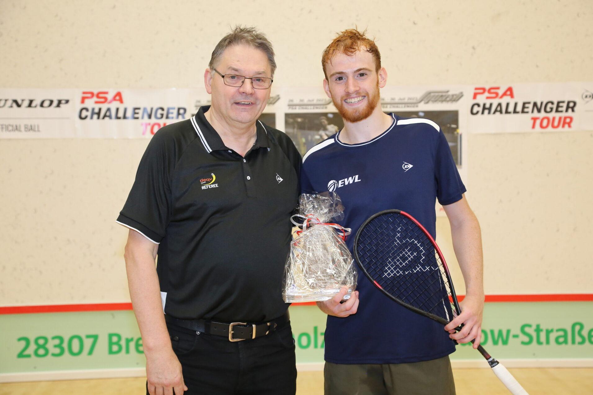 Turniergewinner Simon Herbert (re) mit Turnierpromoter Wilhelm Eickworth (li) - Bild: Christian Lortat