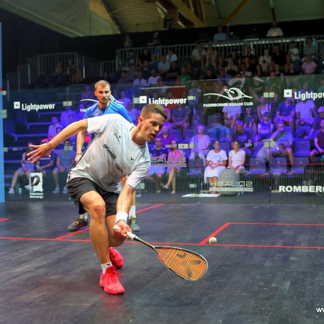 Raphael Kandra (am Ball) im Finale gegen Viktor Byrtus - Bild: www.tonyfoto.de