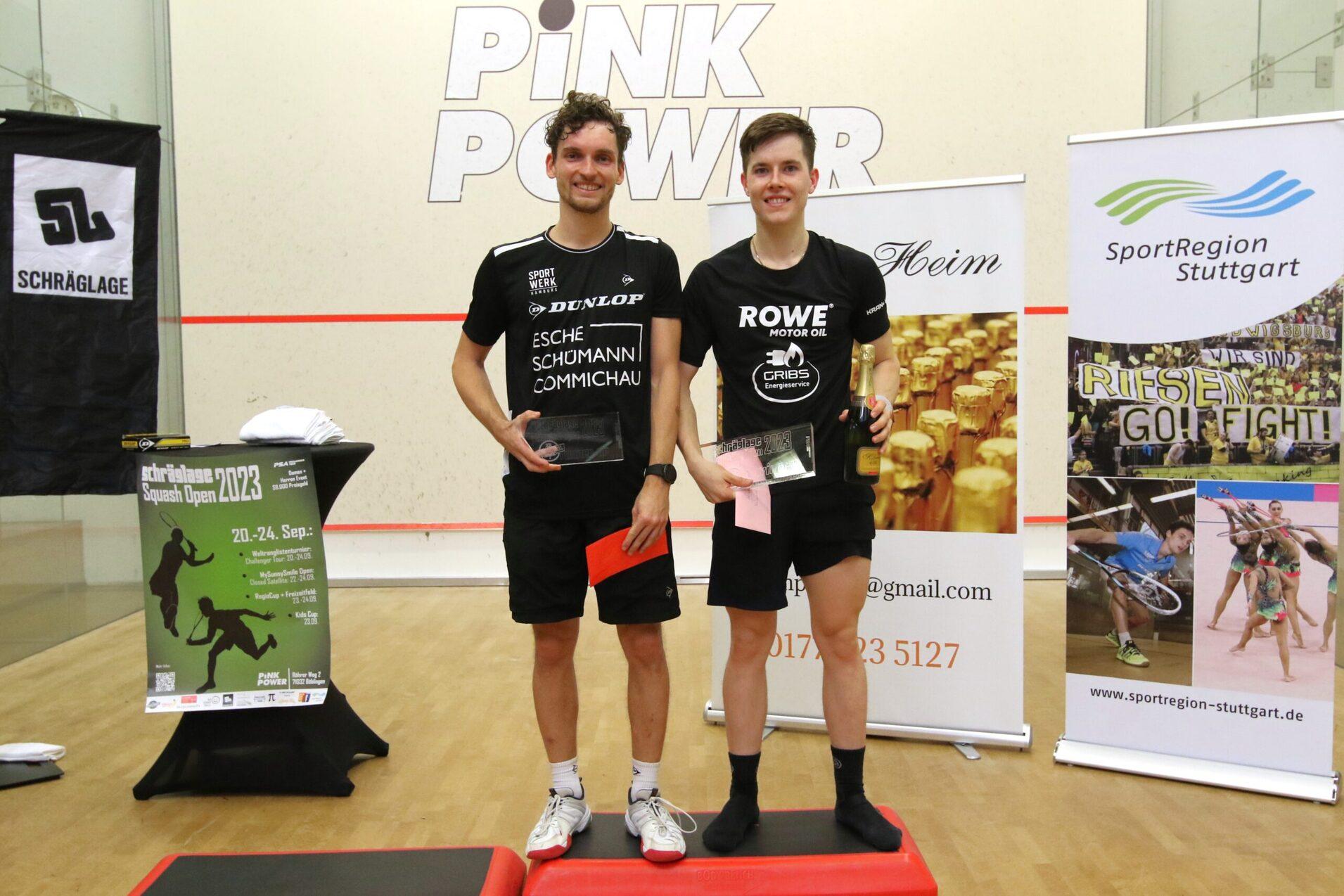 Yannik Omlor (re) gewinnt das Finale der Schräglage Squash Open gegen Valentin Rapp (li) - Bild: Christian Lortat
