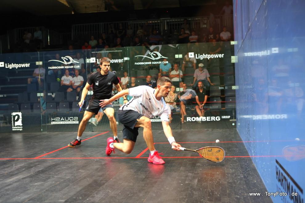 Raphael Kandra (re) gewann sein Viertelfinale gegen Edmon Lopez in drei S&auml;tzen - Bild: www.tonyfoto.de