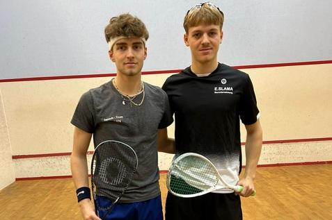 Finn-Lennart Koch (li) gewann das Finale der Leistungsklasse 1 bei den Jungen gegen Nils Herzberg (re) - Bild: DSQV