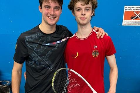 Fabian Igelbrink (re) mit seinem Halbfinalgegner Samuel Gerrits - Bild: DSQV