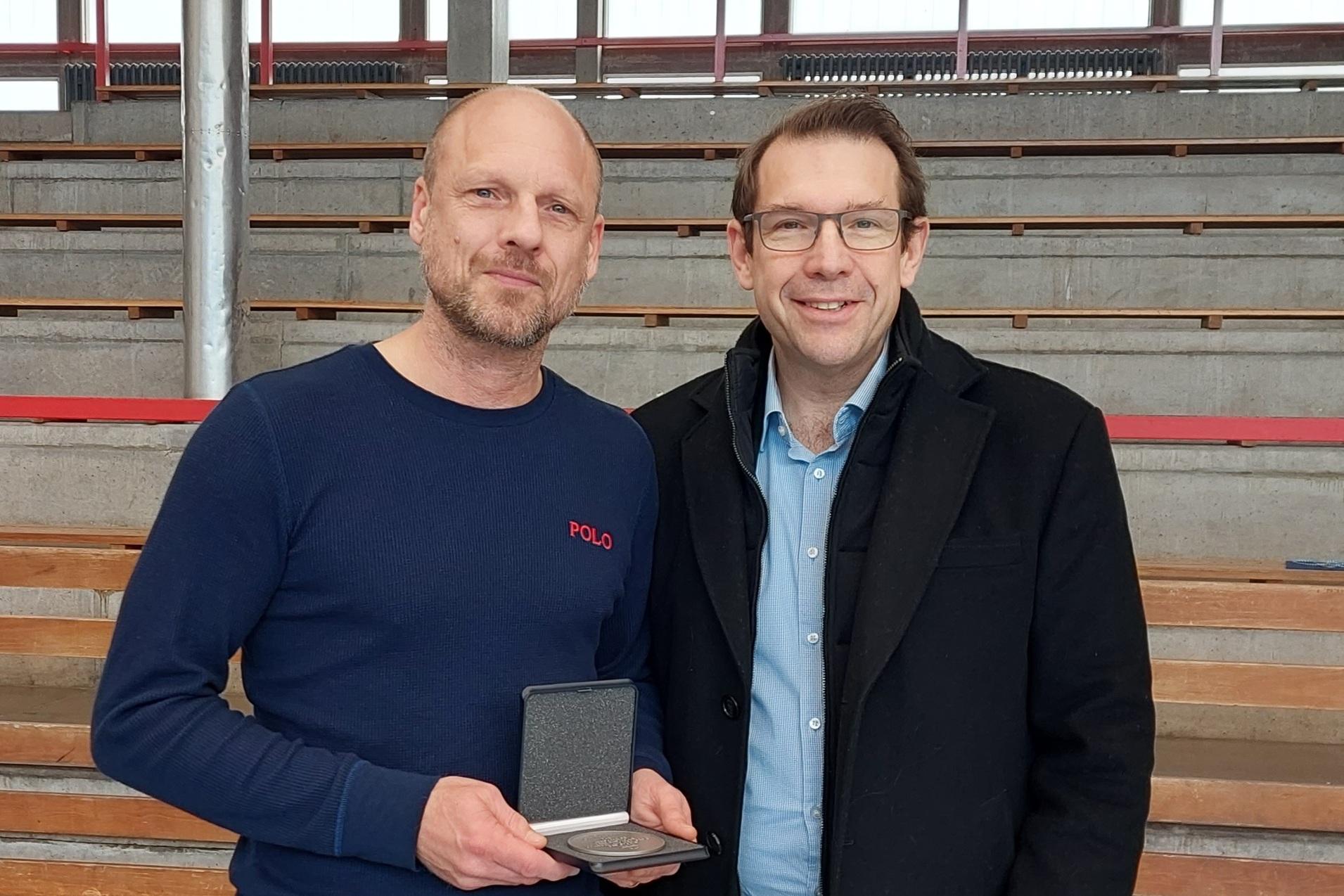 Thomas Hahn mit Hanno Benz, Oberbürgermeister der Stadt Darmstadt - Bild: DSQV