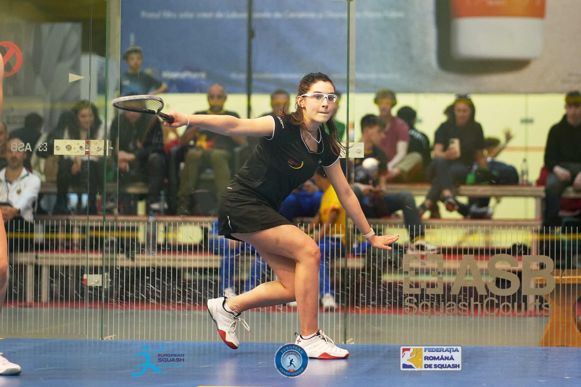 Maya Weishar steht im U19-Halbfinale der Einzel-EM - Bild: Andrei Florian/Rumänischer Squash Verband