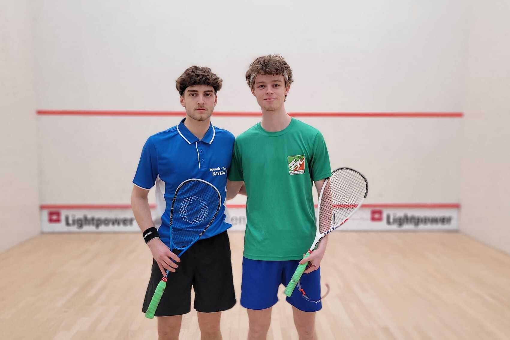 Fabian Igelbrink (re) revanchiert sich im Finale der Jungen U15-U19 Leistungsklasse 1 gegen Finn-Lennart Koch (li) erfolgreich für zuletzt zwei Niederlagen - Bild: Paderborner SC