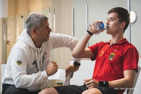 Chef-Bundestrainer Oliver Pettke (li) im World Games - Dress bei den World Games 2022 mit Nationalspieler Yannik Omlor - Bild: Team Deutschland