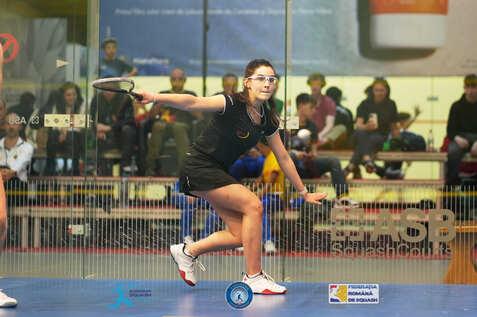 Maya Weishar steht im U19-Halbfinale der Einzel-EM - Bild: Andrei Florian/Rum&auml;nischer Squash Verband