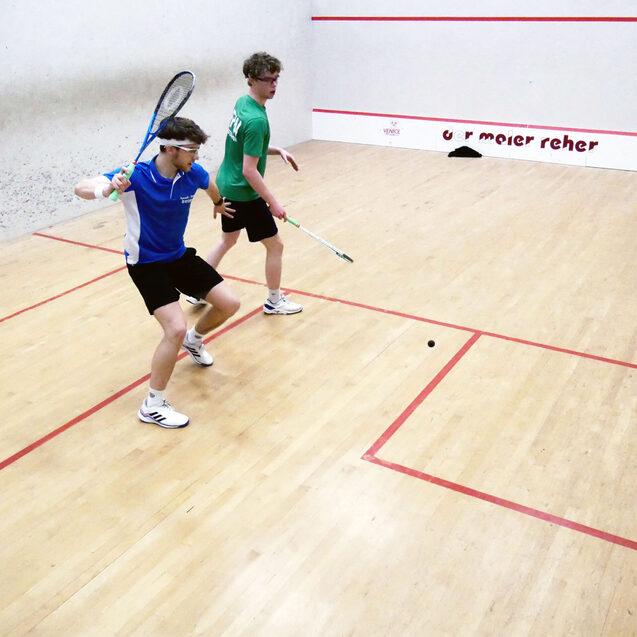 Finn-Lennart Koch (li) gewinnt das U19-Jungenfinale gegen Fabian Igelbrink - Bild: DSQV - Lennard Jessen