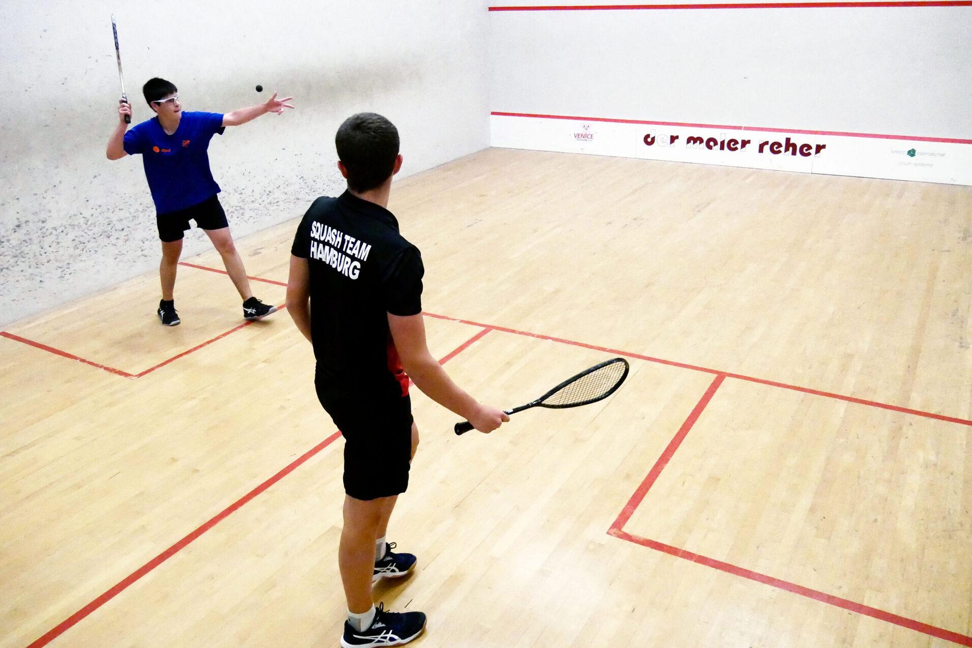 Owen Hecker (li) gewinnt das U17-Finale gegen Cedric Andersen - Bild: DSQV - Lennard Jessen