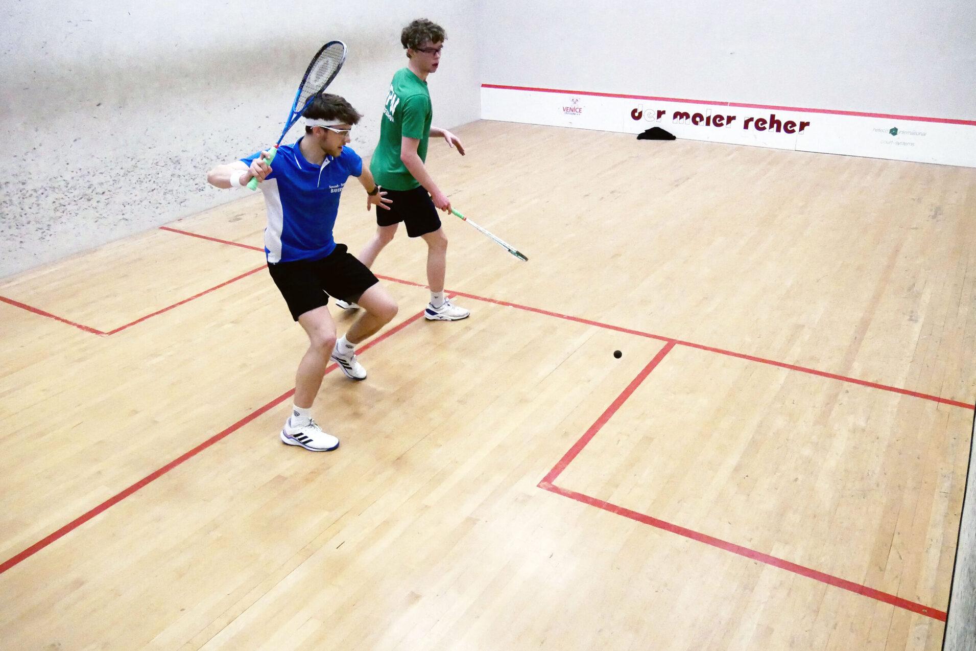 Finn-Lennart Koch (li) gewinnt das U19-Jungenfinale gegen Fabian Igelbrink - Bild: DSQV - Lennard Jessen