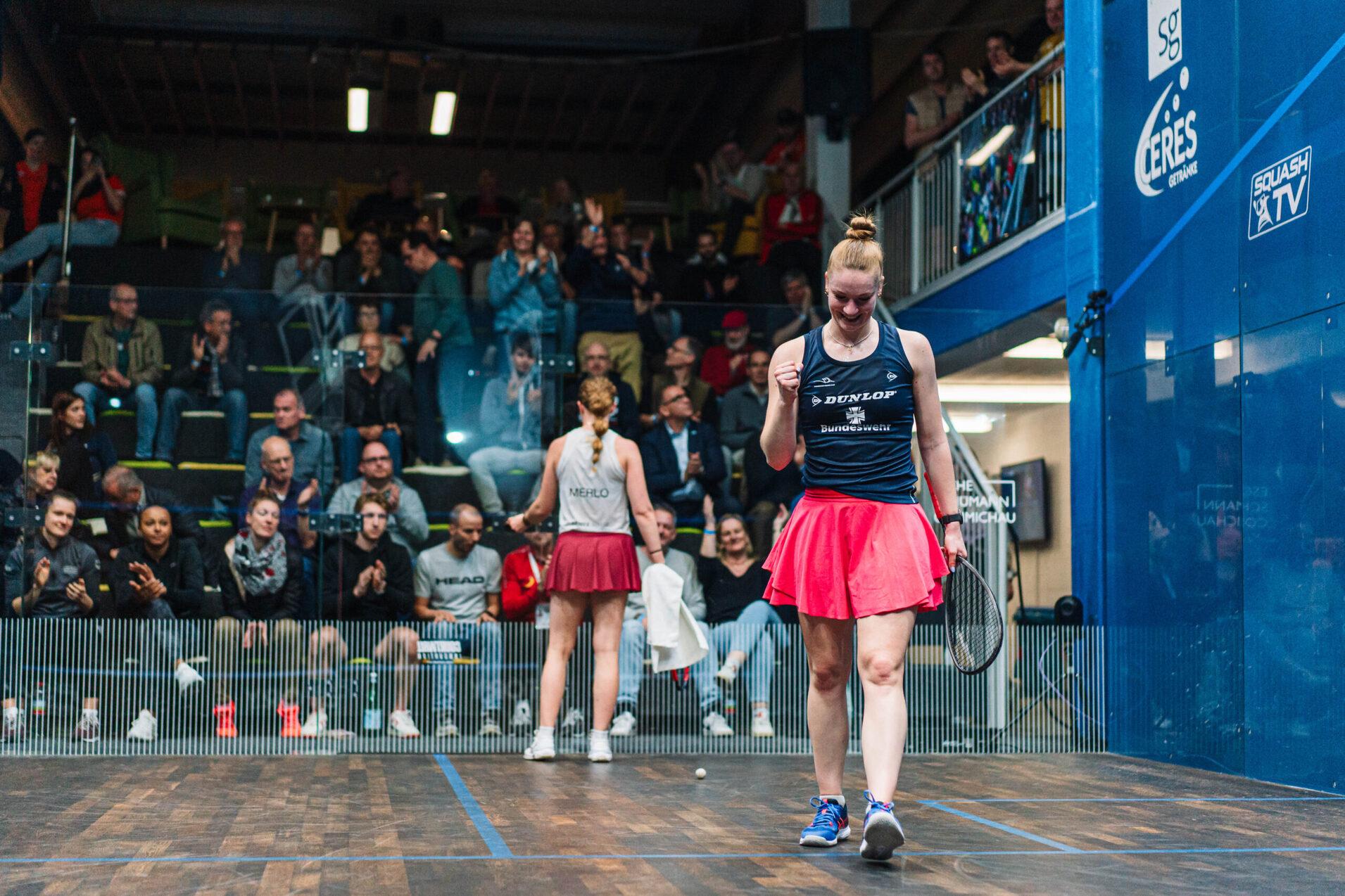 Saskia Beinhard (vorne) bejubelt ihren Sieg gegen Cindy Merlo (hinten) - Bild: PSA World Tour