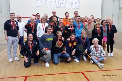 Siegerinnen, Sieger und Platzierte sowie Offizielle der DSEM 2024 in B&ouml;blingen - Bild: Sandra G&ouml;ck