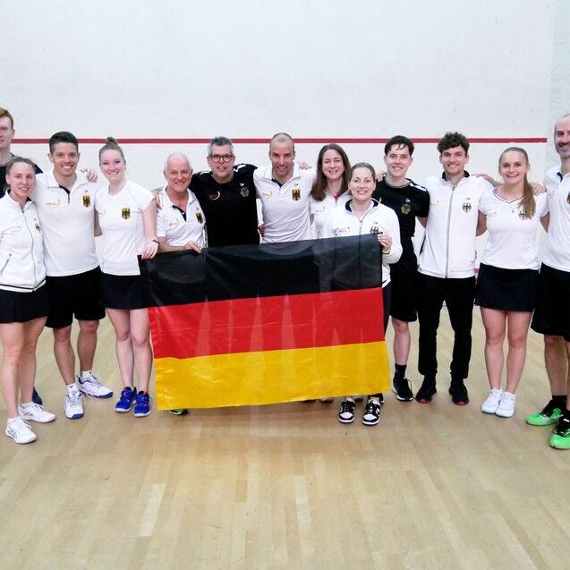 Teamfoto der beiden deutschen Nationalmannschaften bei der Team EM 2024 - Bild: DSQV - Lennard Jessen