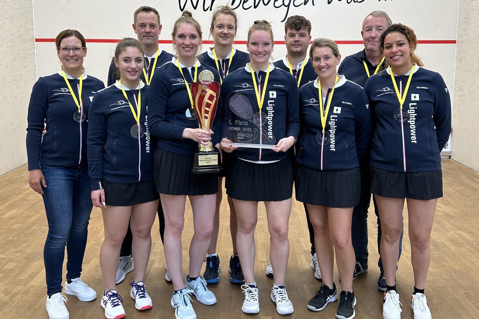 Die Damen vom Paderborner SC sind amtierender Deutscher Mannschaftsmeister - Bild (Archivteamfoto der DDMM 2023 mit PSC-Offiziellen) - Bild: Paderborner SC
