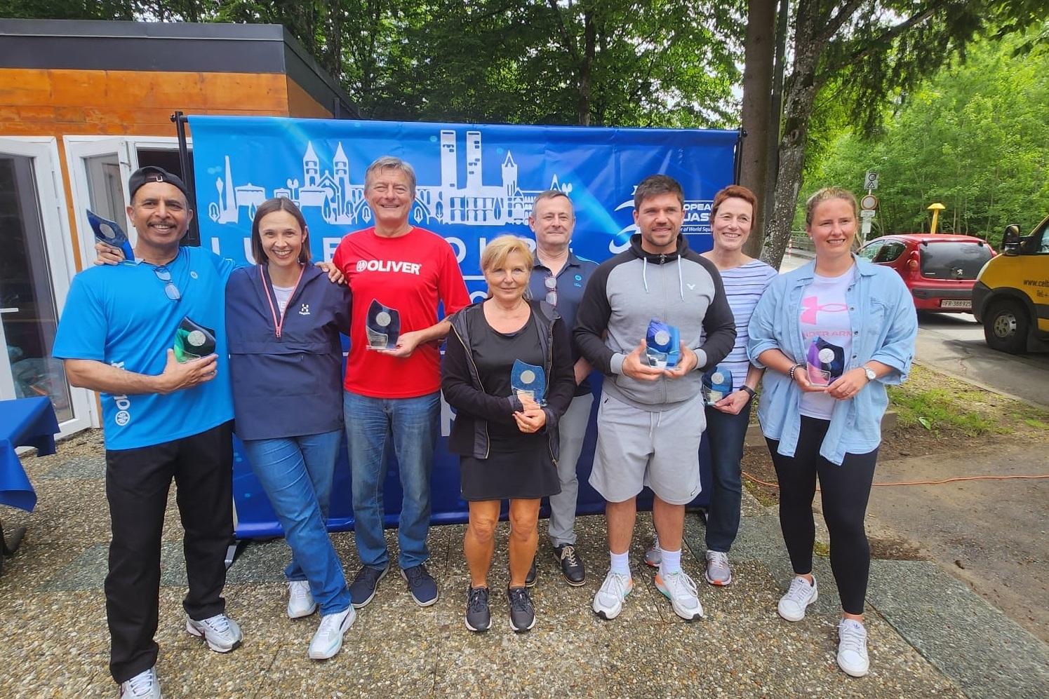 Gruppenfoto vieler deutscher Masters mit Podestplatzierungen bei den Luxembourg Masters Open - es fehlen: Thomas Gr&uuml;bel, Iris Stockbauer, Simone Luka - Bild: Felix Paal