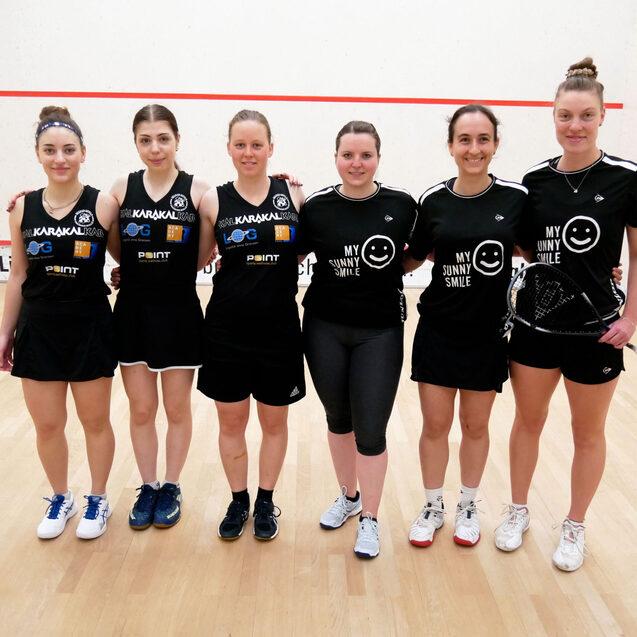 Das BW-Duell zwischen Squash Devils Stuttgart (li) und Sport Insel Stuttgart (re) ging mit 2:1 an die Devils - Bild: DSQV - Lennard Jessen