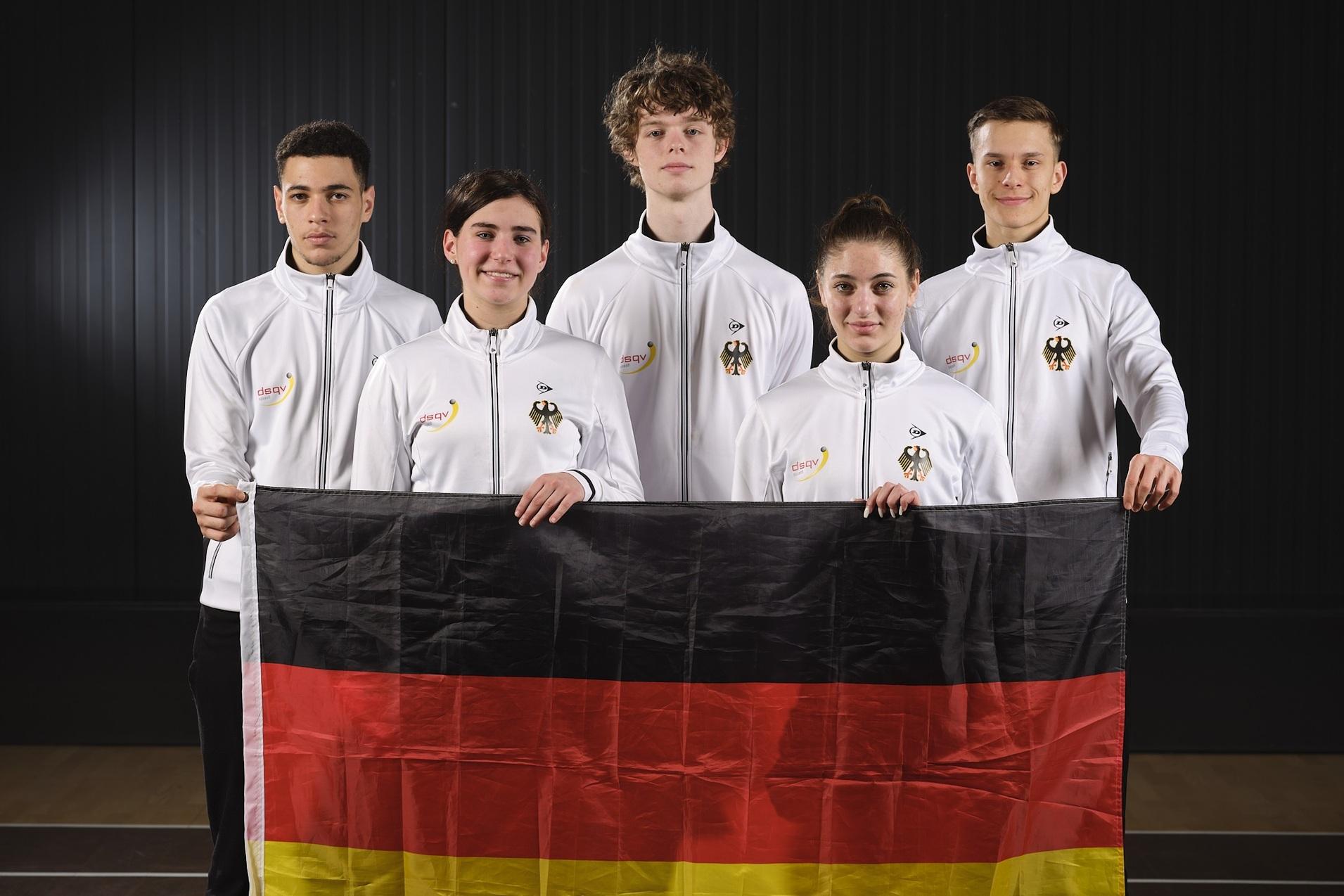 Dennis Welte (hintere Reihe, 1. v. r.) im Team der deutschen Jugend-Nationalmannschaft - Bild (Archiv): Rebecca Bidinger