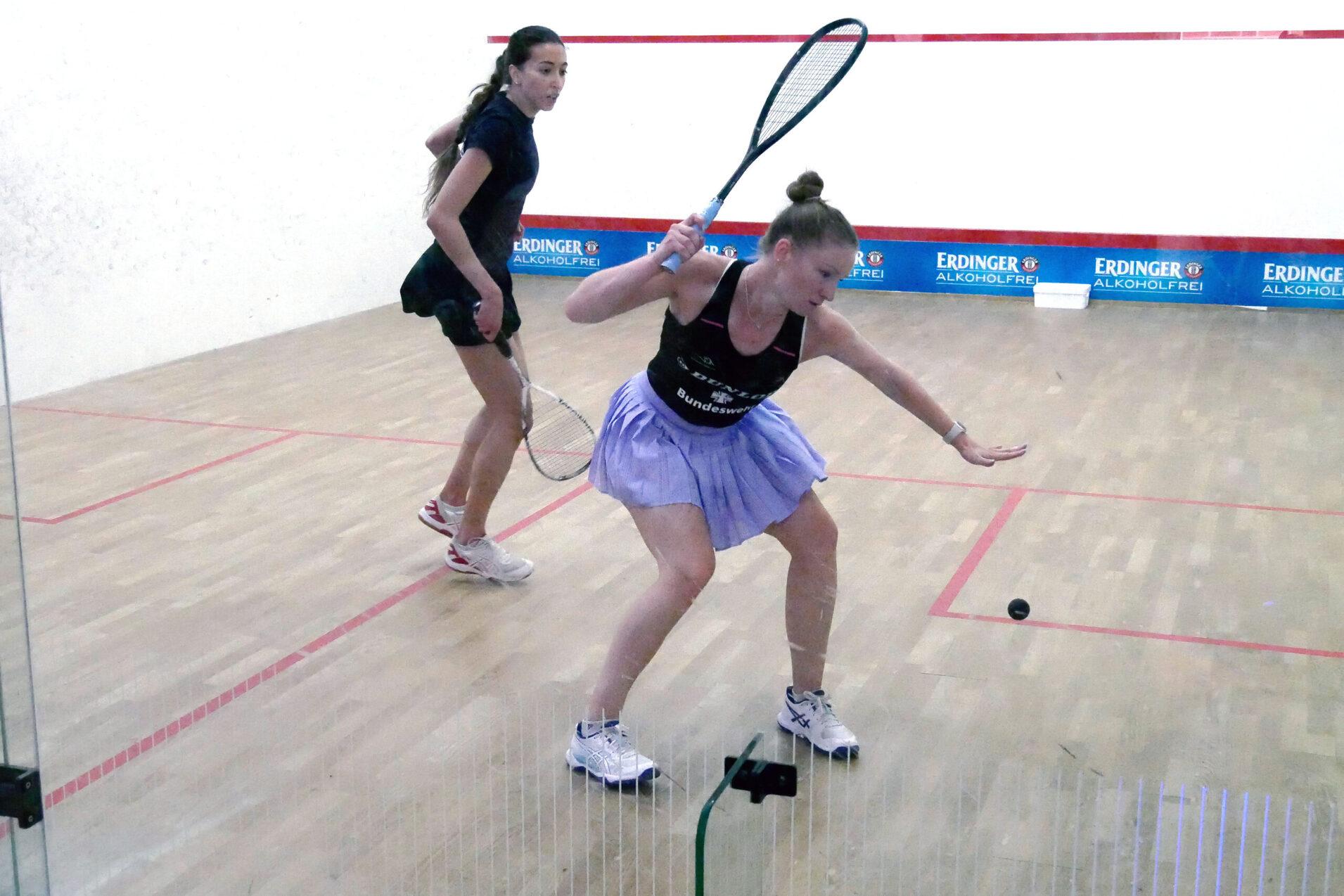 Saskia Beinhard (re) gewinnt gegen Farida Mostafa - Bild: DSQV - Lennard Jessen