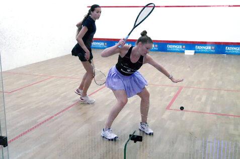 Saskia Beinhard (re) gewinnt gegen Farida Mostafa - Bild: DSQV - Lennard Jessen