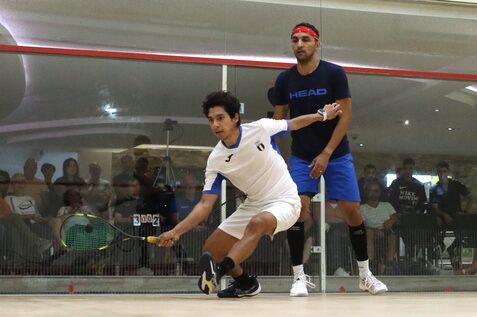 Alejandro Enriquez (li) gewinnt nach 0:2 R&uuml;ckstand noch mit 3:2 gegen Mazen Gamal (re) - Bild: Christian Lortat