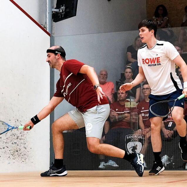 Lieferten sich ein spannendes Match: Simon Rösner (li) und Yannik Omlor - Bild: Steve Cubbins