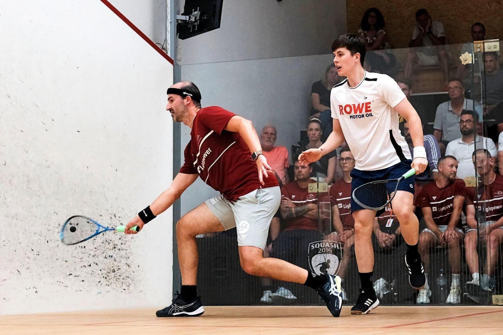 Lieferten sich ein spannendes Match: Simon Rösner (li) und Yannik Omlor - Bild: Steve Cubbins