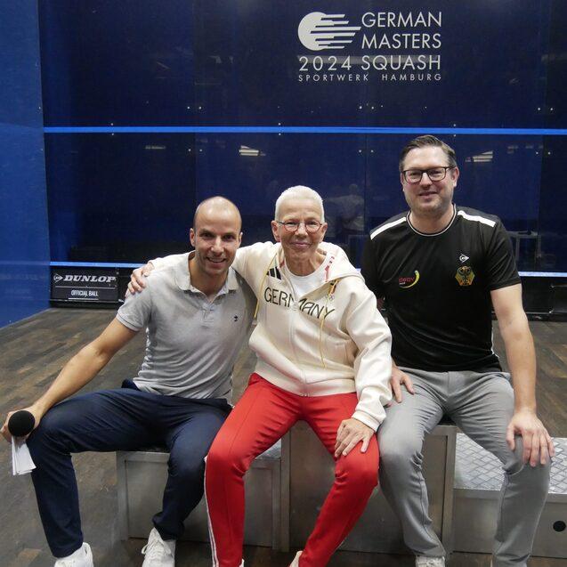V.l.n.r.: Bart Wijnhoven vom ausrichtenden Sportwerk Hamburg, DSQV-Vizepr&auml;sidentin Masters St&ouml;rte Becker und DSQV-Pr&auml;sident Michael G&auml;de - Bild: DSQV - Lennard Jessen