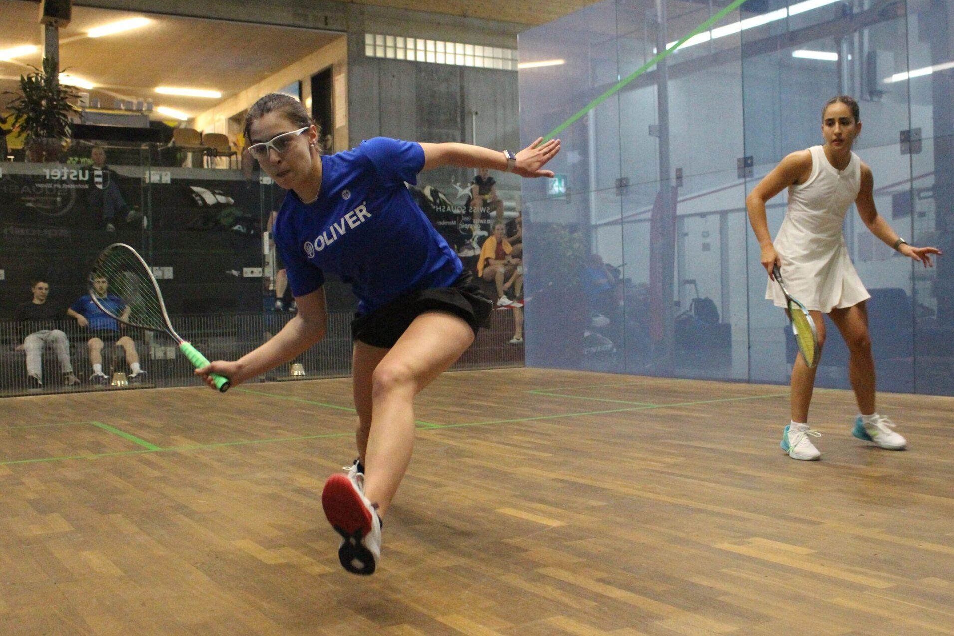 Maya Weishar (li) im Viertelfinalduell mit Rafaela Albuja aus Ecuador - Bild: Swiss Open 2024