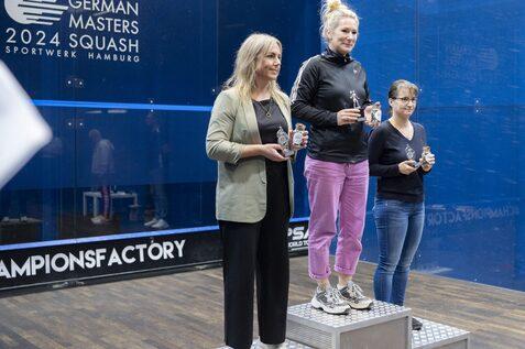 Das Podest der Damen 40+ (v.l.n.r.): Lisa Seidensticker, Nicole Seils und Claudia M&uuml;ller - Bild: Henning Angerer