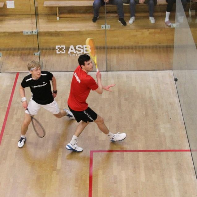 Robin Gadola (re) gewinnt das Herren A - Finale gegen Florian Stöger (li) - Bild: Saskia Knobling