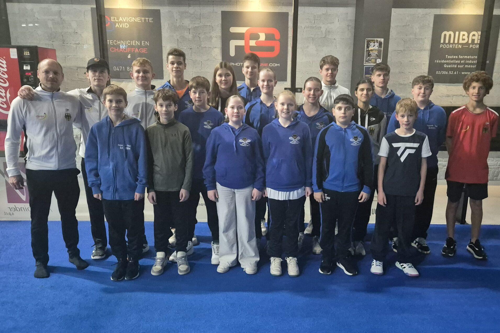 Die deutschen Nachwuchstalente bei den Belgian Junior Open (links: Bundeshonorartrainer U15 Thomas Hahn) - Bild: Rainer Westphal
