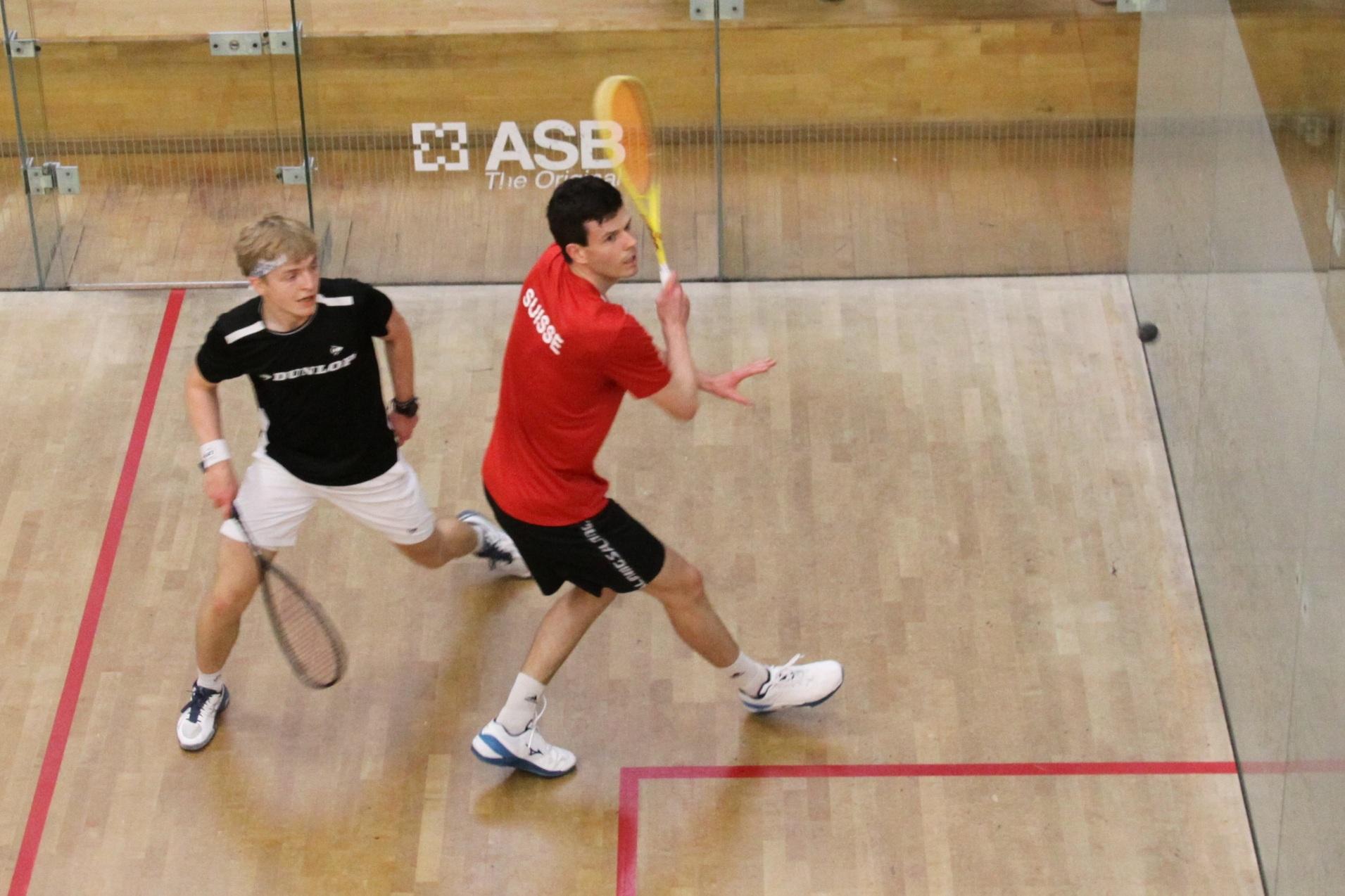 Robin Gadola (re) gewinnt das Herren A - Finale gegen Florian Stöger (li) - Bild: Saskia Knobling