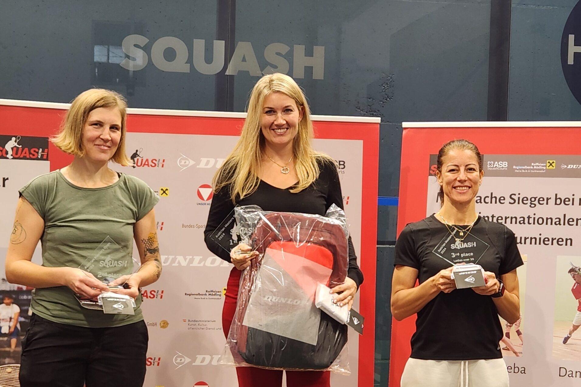 Astrid Reimer-Kern (Mitte) siegt bei den Austrian Masters Open 2024 in der Altersklasse 35+ - Bild: Felix Paal