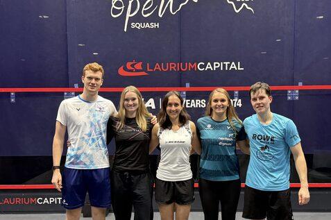 Jan Wipperf&uuml;rth, Saskia Beinhard, Aylin G&uuml;nsavm Katerina Tycova und Yannik Omlor bei den Cape Town Squash Open 2024.