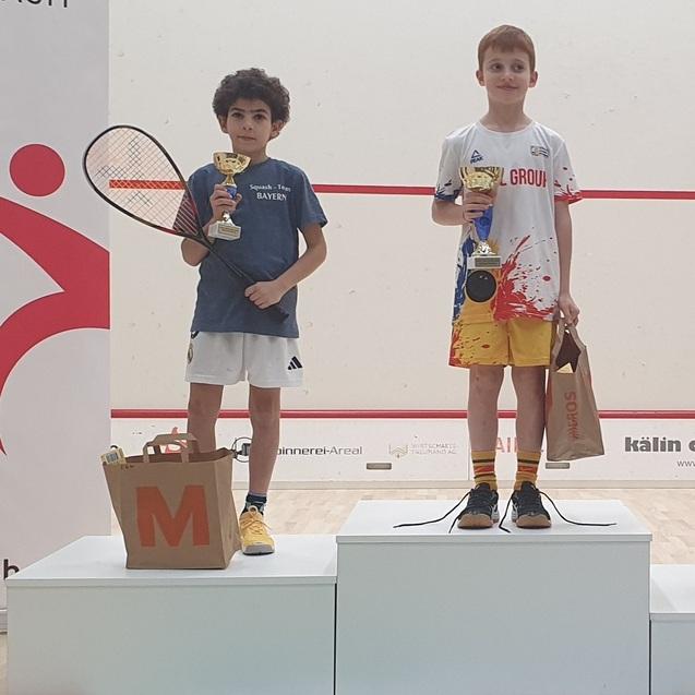 Yassin Elgammal (li) und der U11-Sieger Stefan Bodea