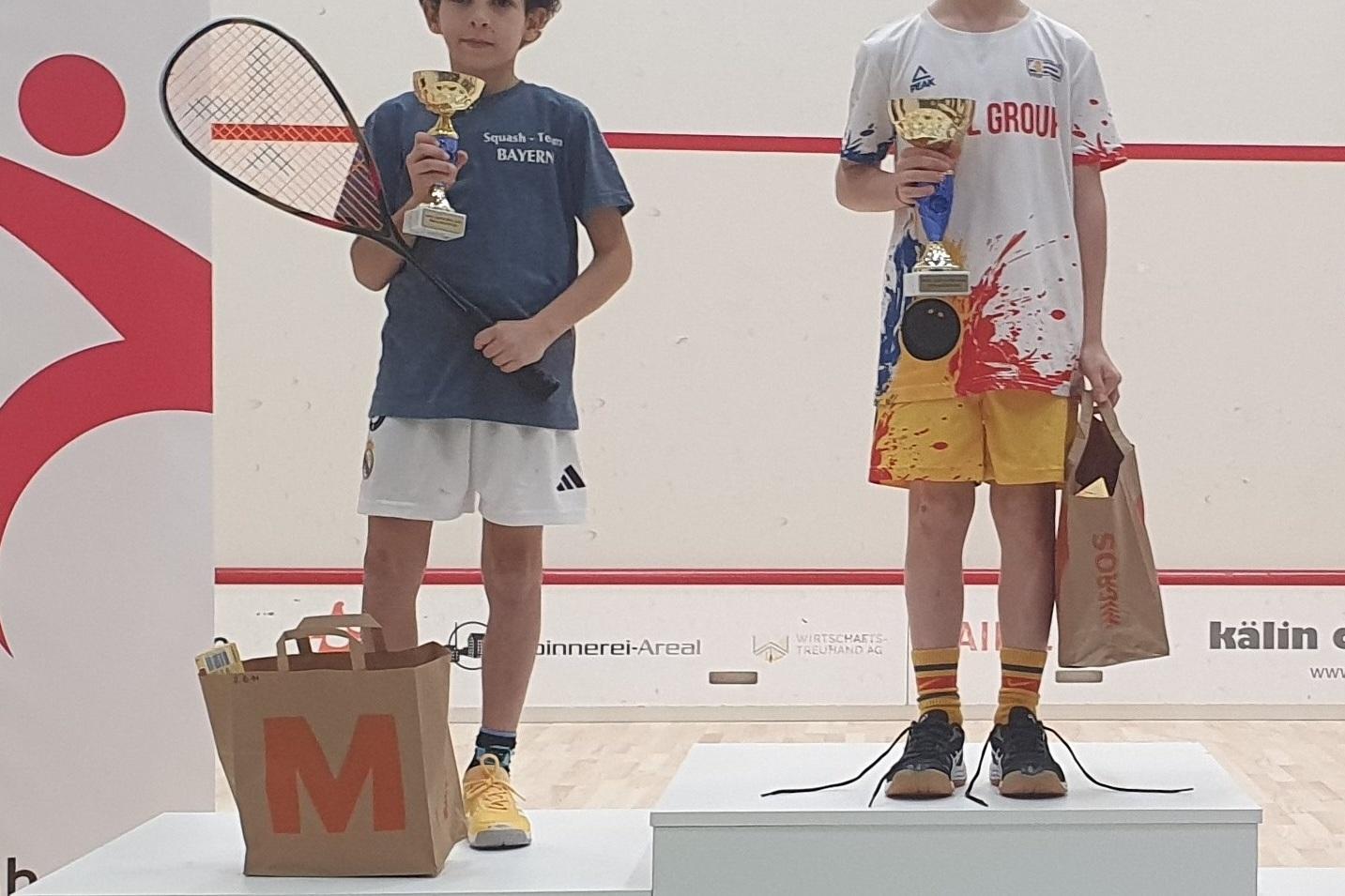 Yassin Elgammal (li) und der U11-Sieger Stefan Bodea