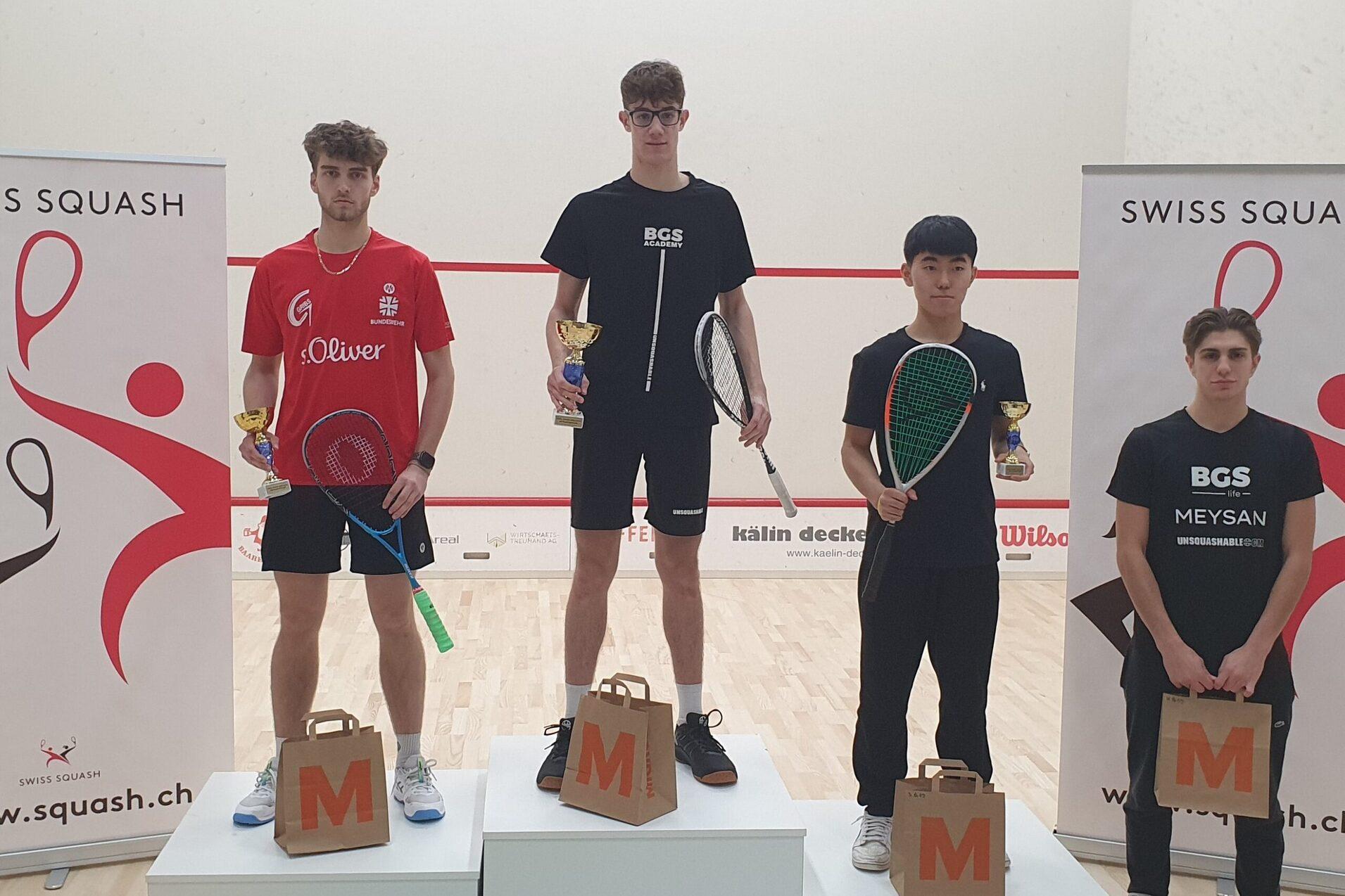 Das U19-Podest mit Finn-Lennart Koch, Marc Altarriba, Shunsaku Kariyazono sowie dem Viertplatzierten Aleix Romero (v.l.n.r.)