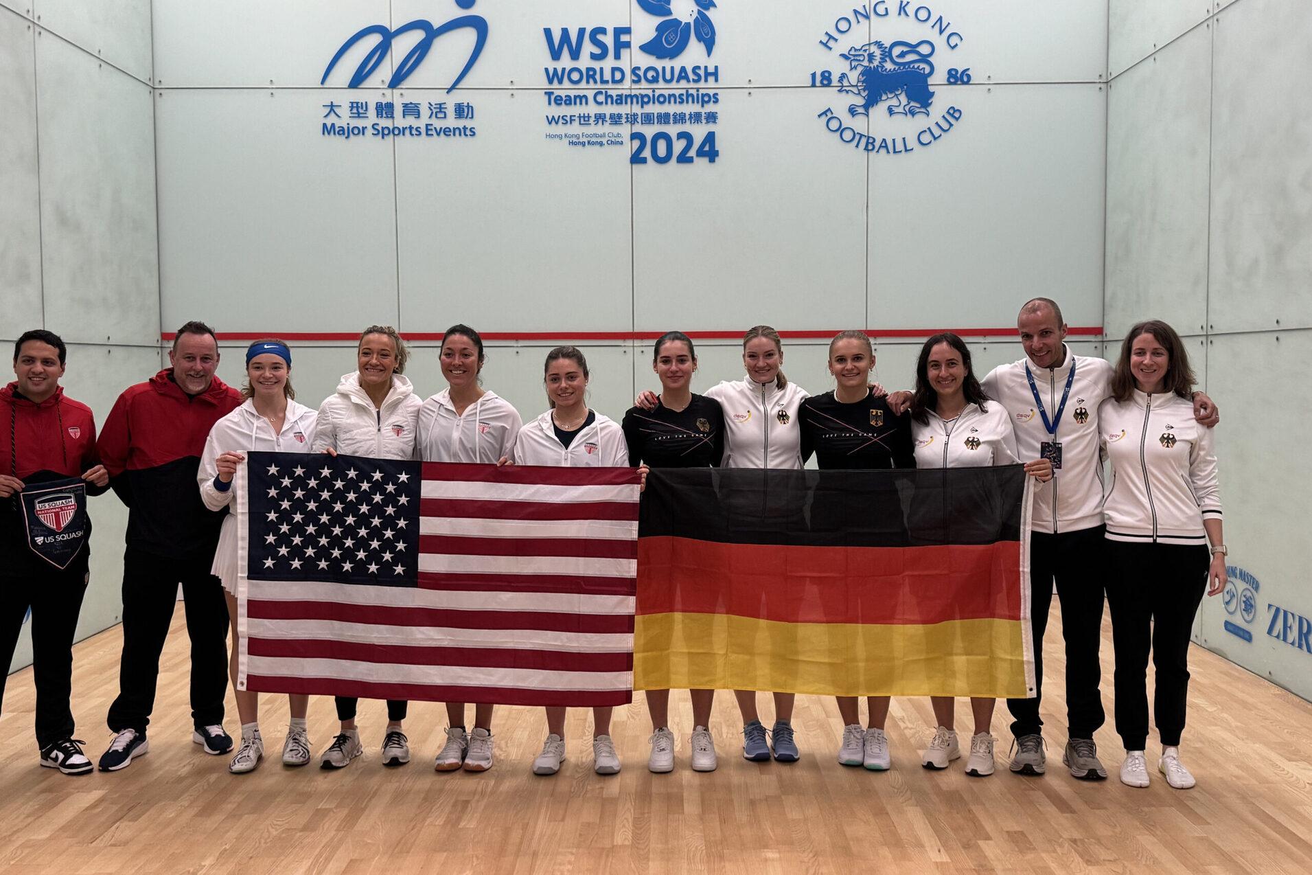 Deutschland, hier mit Bundeshonorartrainer Bart Wijnhoven (2.v.r.) sowie Physiotherapeutin Rosemarie Bittner (1.v.r.), verliert gegen Vizeweltmeister USA bei den Damen - Bild: DSQV