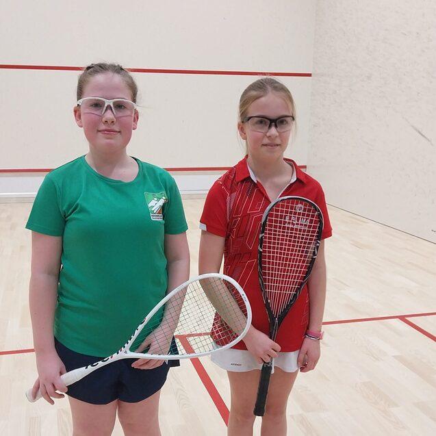 Leonie Niefer (re) und Antonia van Lackum (li) bei den M&auml;dchen U13 - Bild: Rainer Niefer