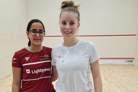 Mariam Ayad (li) gewinnt das Finale der M&auml;dchen U15-U19 gegen Chiara Lang (re) in drei S&auml;tzen - Bild: DSQV