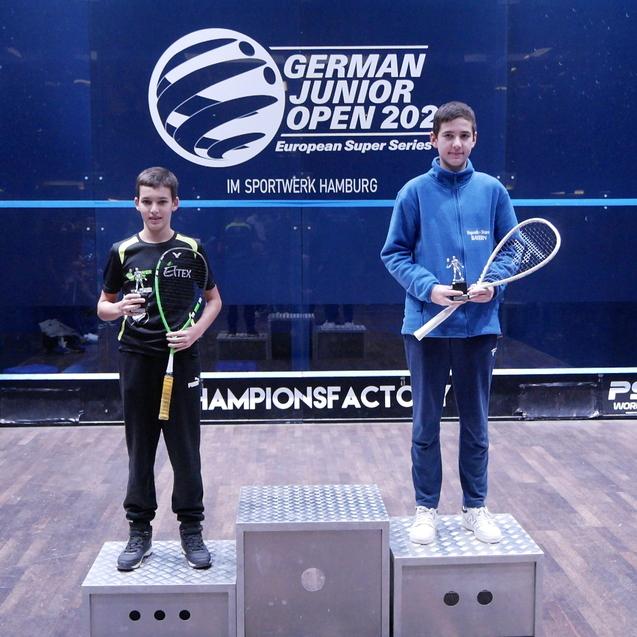 Oleksii Bielikov (re) und der Drittplatzierte Vince Czakó in der U15 - Bild: DSQV - Lennard Jessen