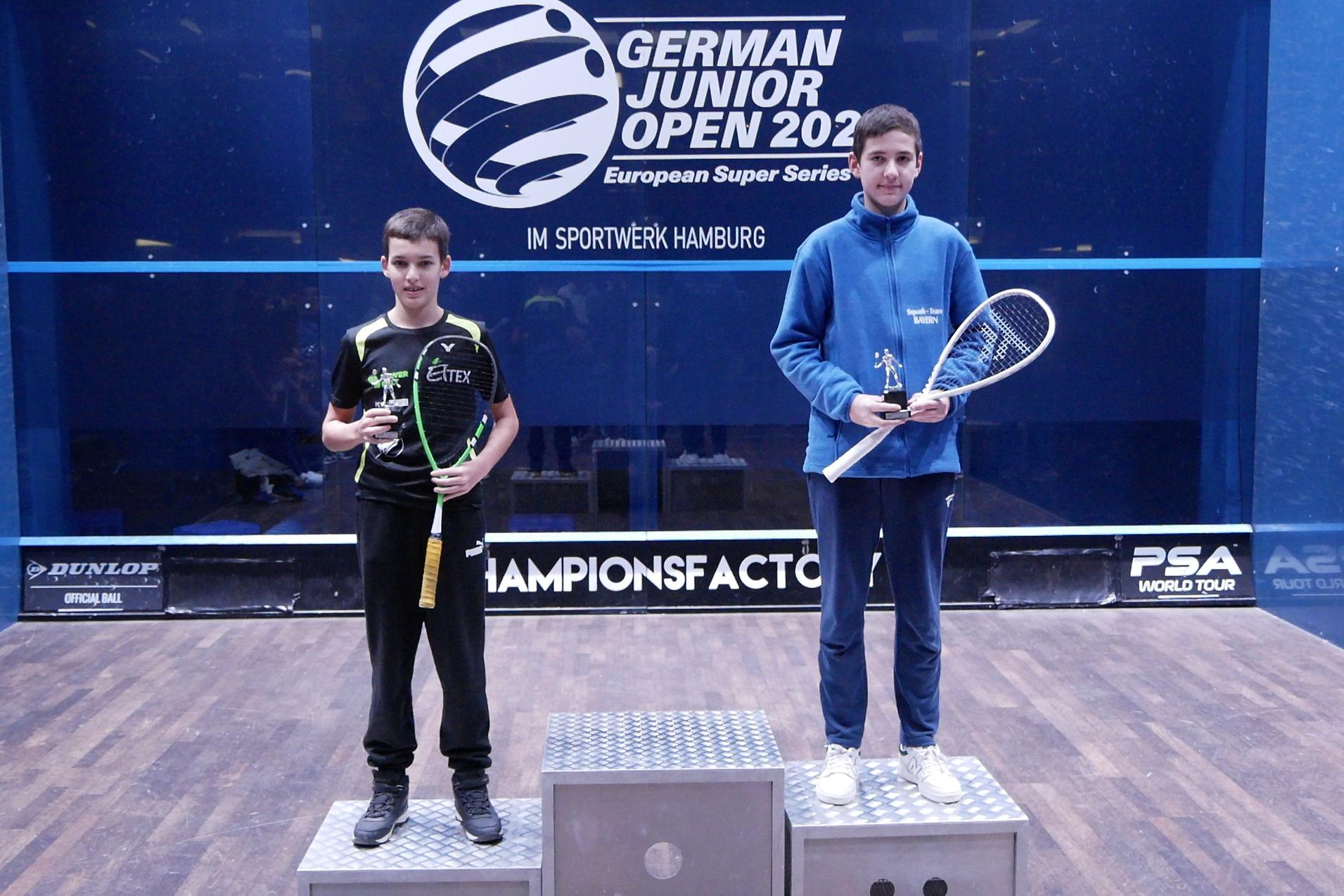 Oleksii Bielikov (re) und der Drittplatzierte Vince Czakó in der U15 - Bild: DSQV - Lennard Jessen