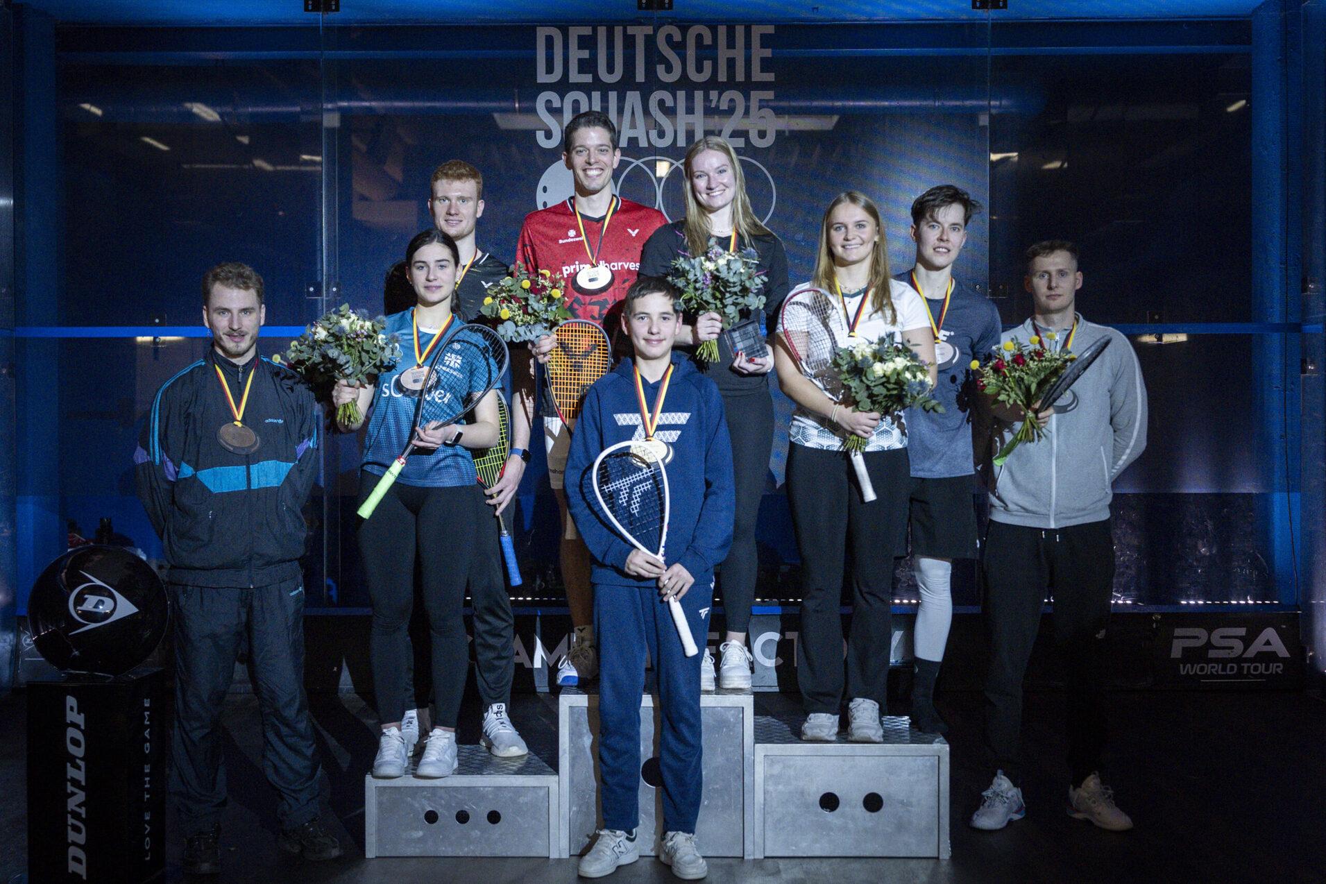 Das gemeinsame Podest der Damen und Herren (jeweils: DEM) und Amateure (DAM) - Bild: Henning Angerer