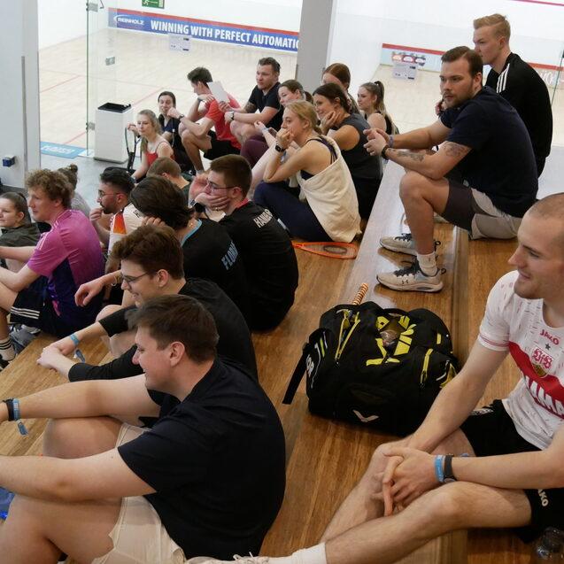 Die Hamburger KAIFU - Lodge war sehr gut besucht und alle Courts bis zum Feierabend durch die Initiative Squash Up! ausgebucht - Bild: DSQV - Lennard Jessen