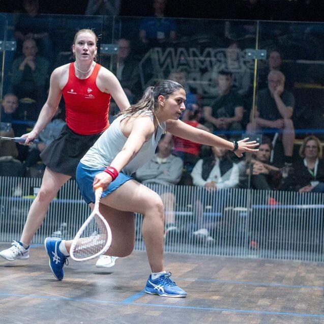 Saskia Beinhard (li) und Nardine Garas - Bild: PSA Squash Tour