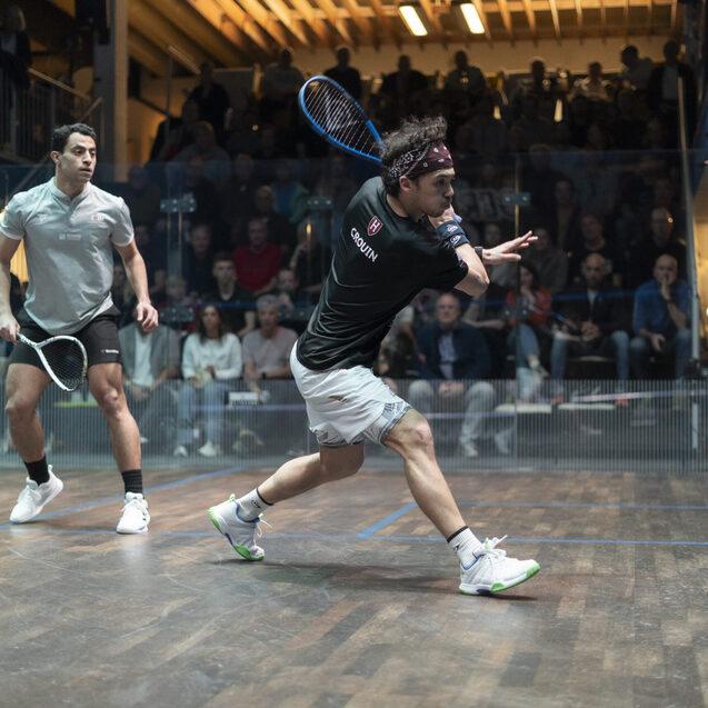 Victor Crouin (re) gewinnt im Herrenfinale gegen Fares Dessouky - Bild: PSA Squash Tour