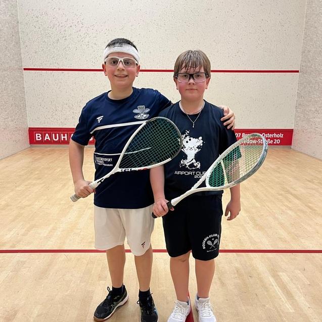 Ben Schneidmann (li) gegen Nante Gebhardt bei den Jungen U11-U13 - Bild: Nicolas Gerritsen