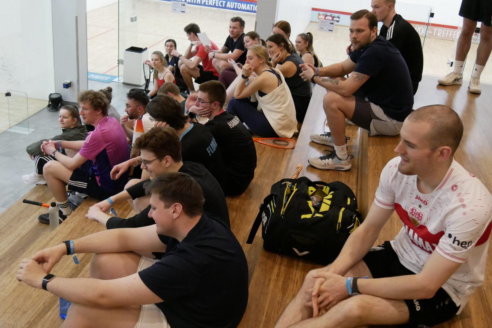 Die Hamburger KAIFU - Lodge war sehr gut besucht und alle Courts bis zum Feierabend durch die Initiative Squash Up! ausgebucht - Bild: DSQV - Lennard Jessen