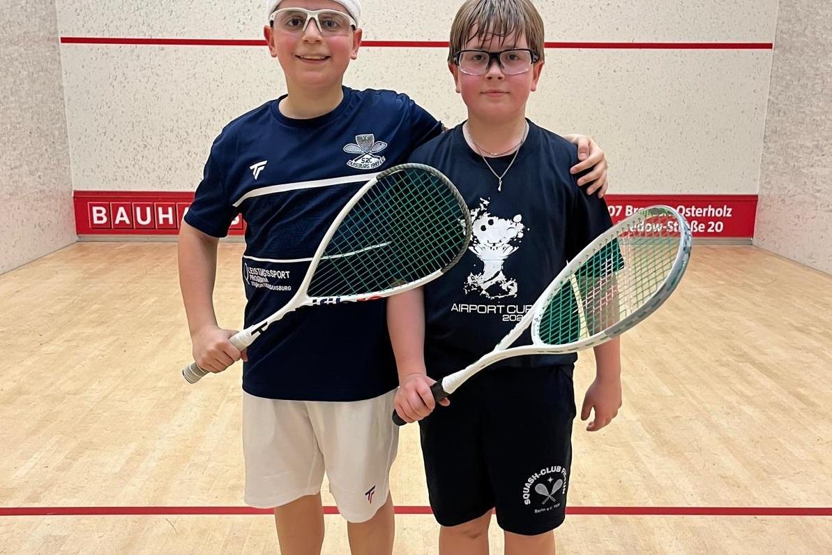 Ben Schneidmann (li) gegen Nante Gebhardt bei den Jungen U11-U13 - Bild: Nicolas Gerritsen