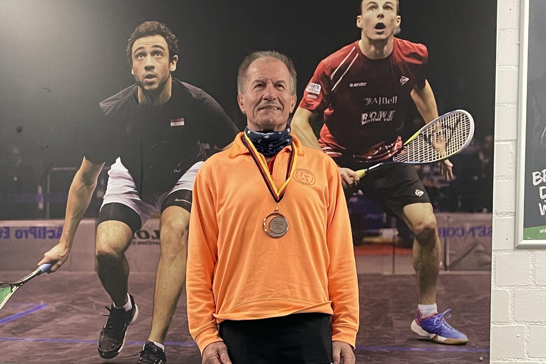 Dieter Jörn (Mitte) ist schon seit vielen Jahren bei den Masters dabei - Bild: DSQV